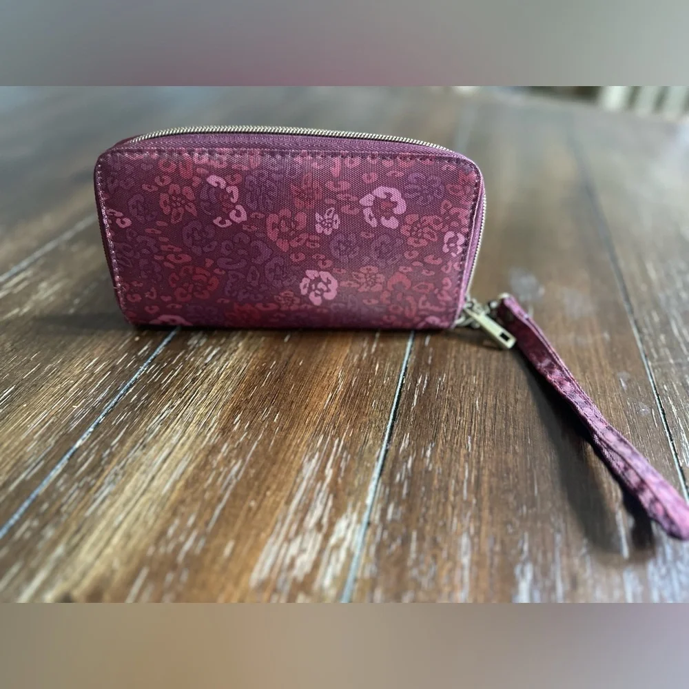NWOT Travelon wallet